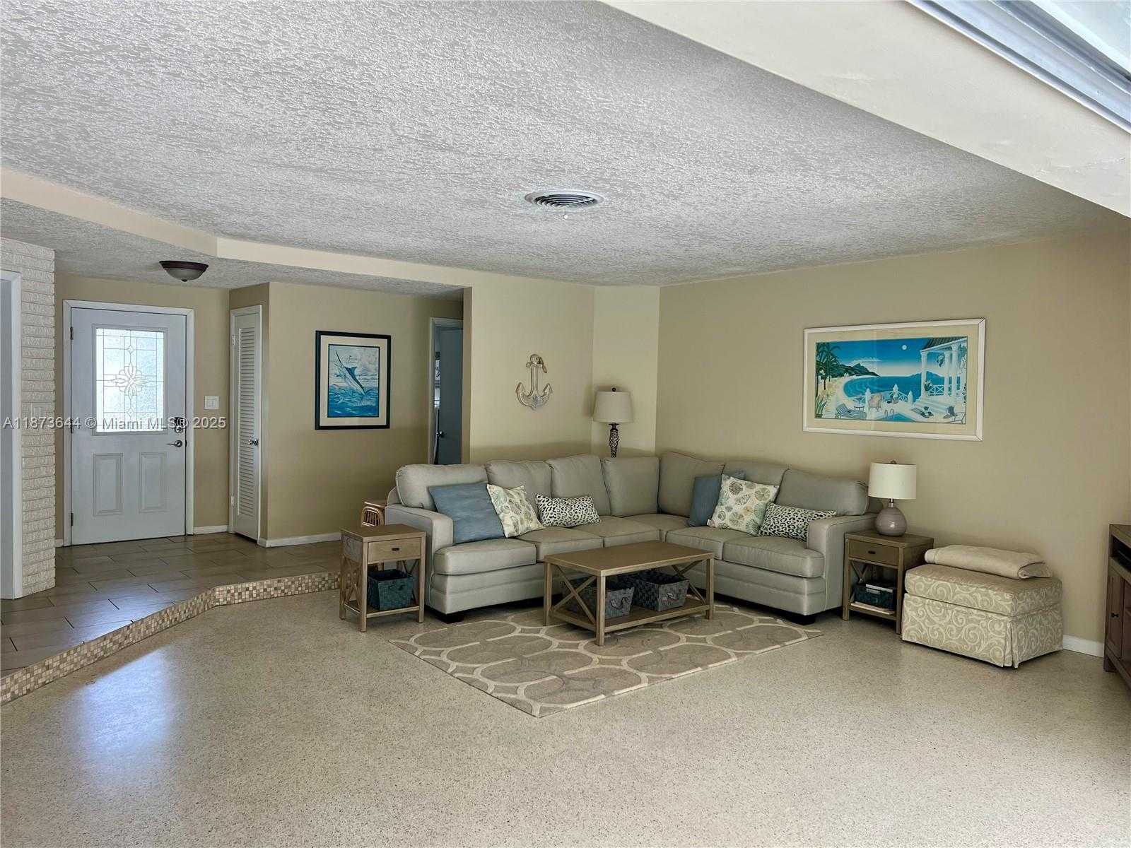 Small Image of 1241 MANOR DR, Riviera Beach Number 5