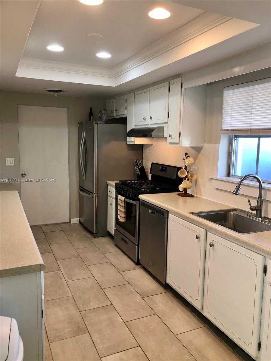 Small Image of 1241 MANOR DR, Riviera Beach Number 6