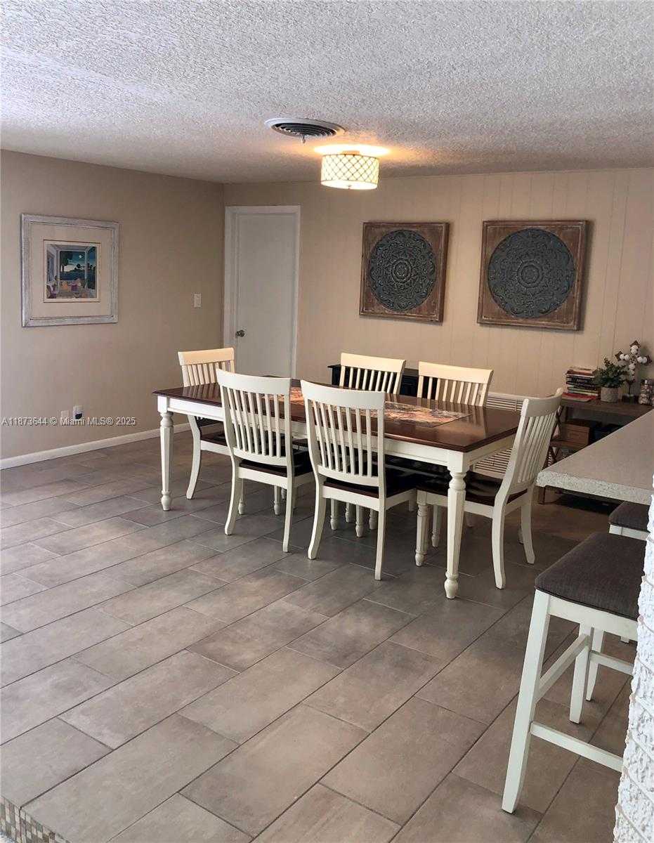 Small Image of 1241 MANOR DR, Riviera Beach Number 7