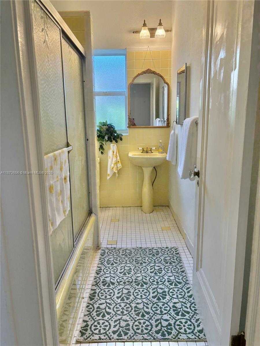Small Image of 1502 TUNIS ST, Coral Gables Number 11