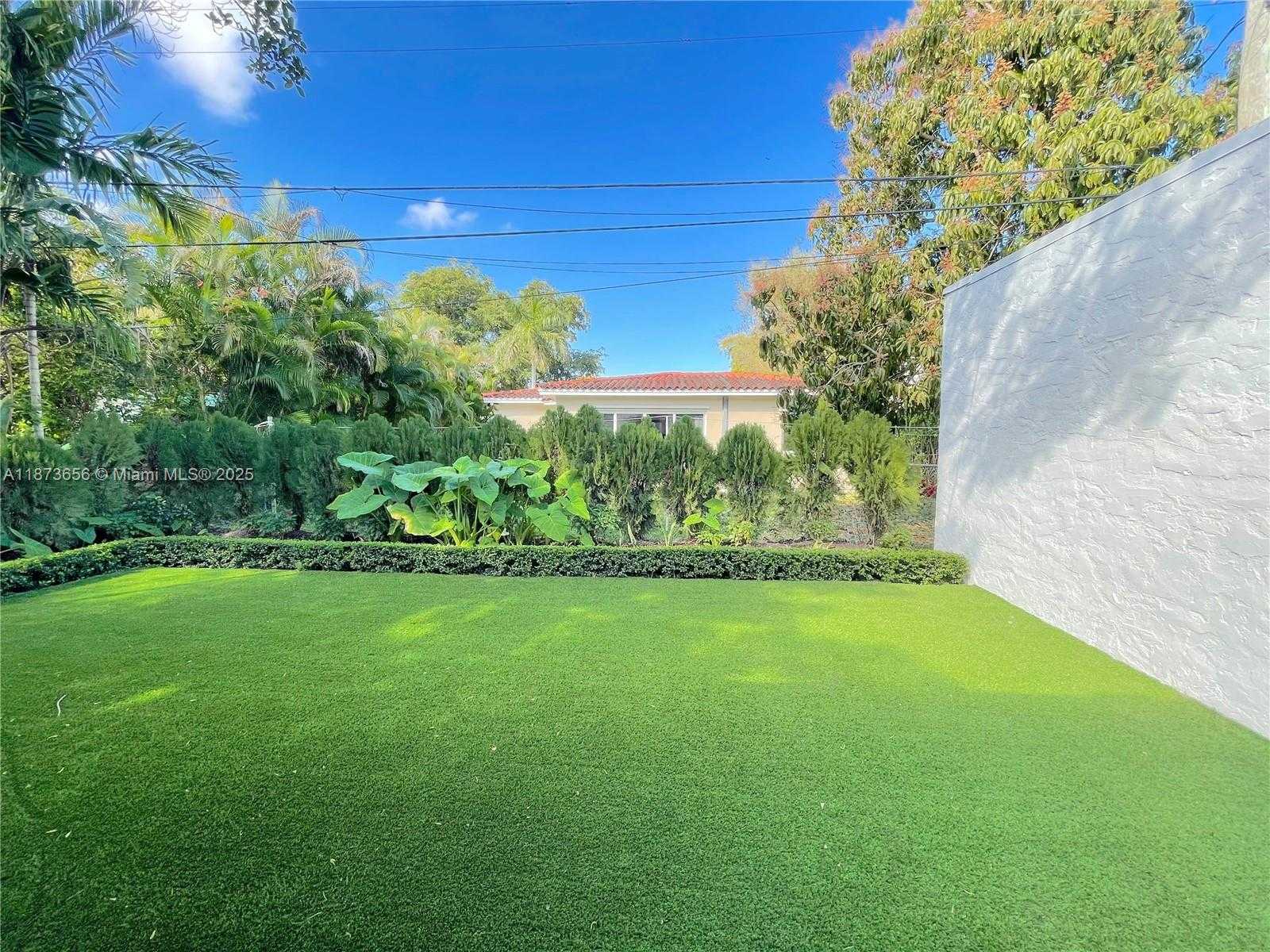 Small Image of 1502 TUNIS ST, Coral Gables Number 2