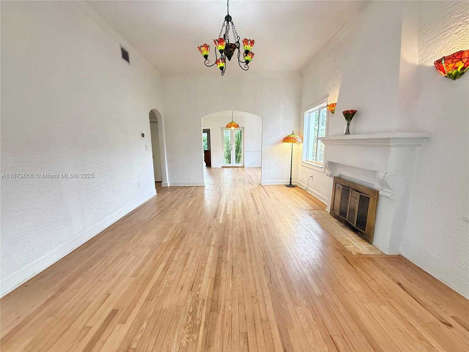 Small Image of 1502 TUNIS ST, Coral Gables Number 3