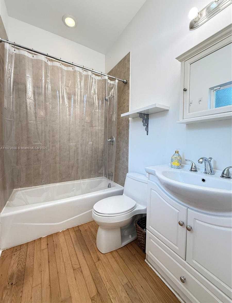 Small Image of 1502 TUNIS ST, Coral Gables Number 9