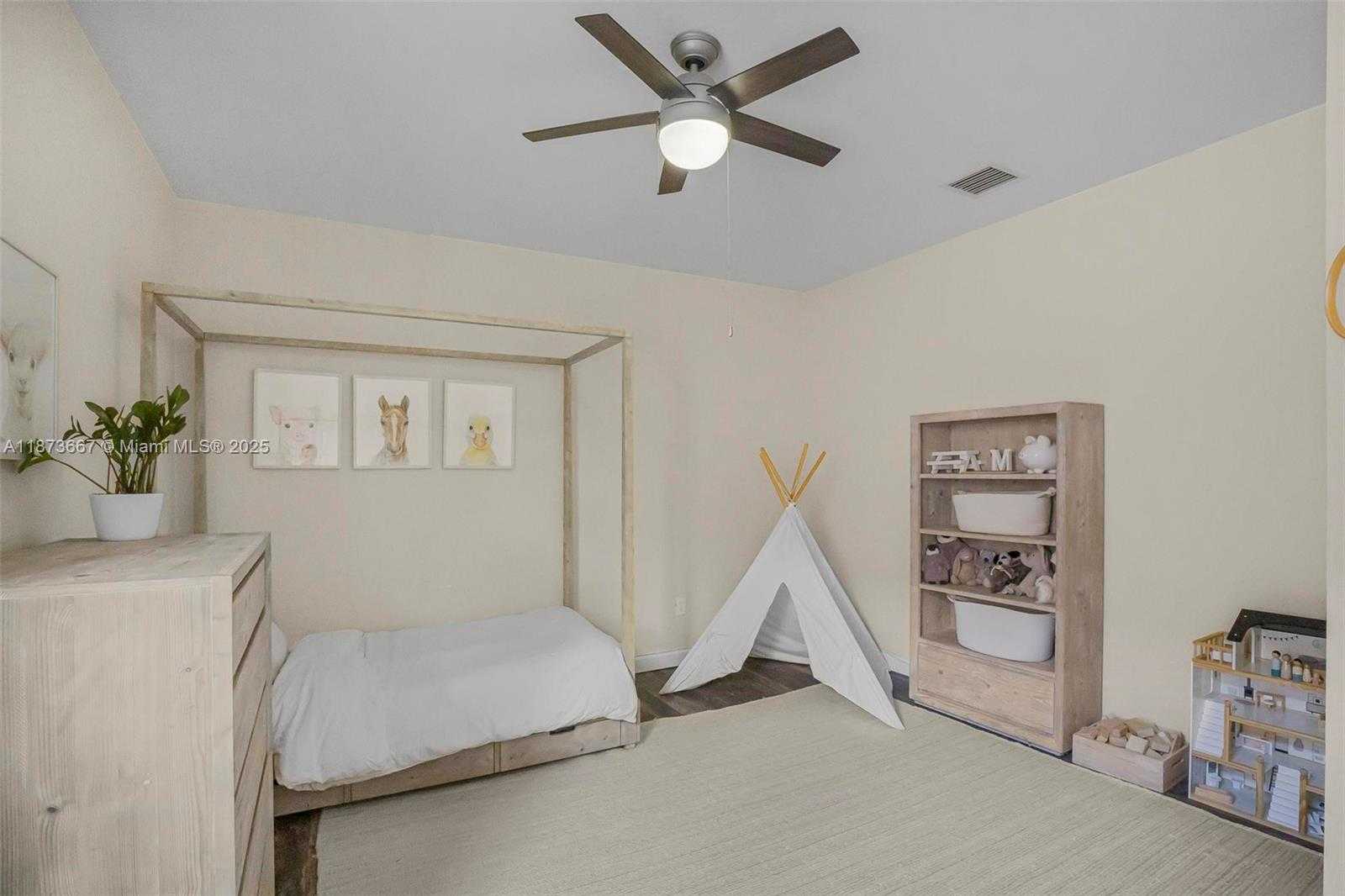 Small Image of 628 SOUTH EAST 37TH PL, Homestead Number 21
