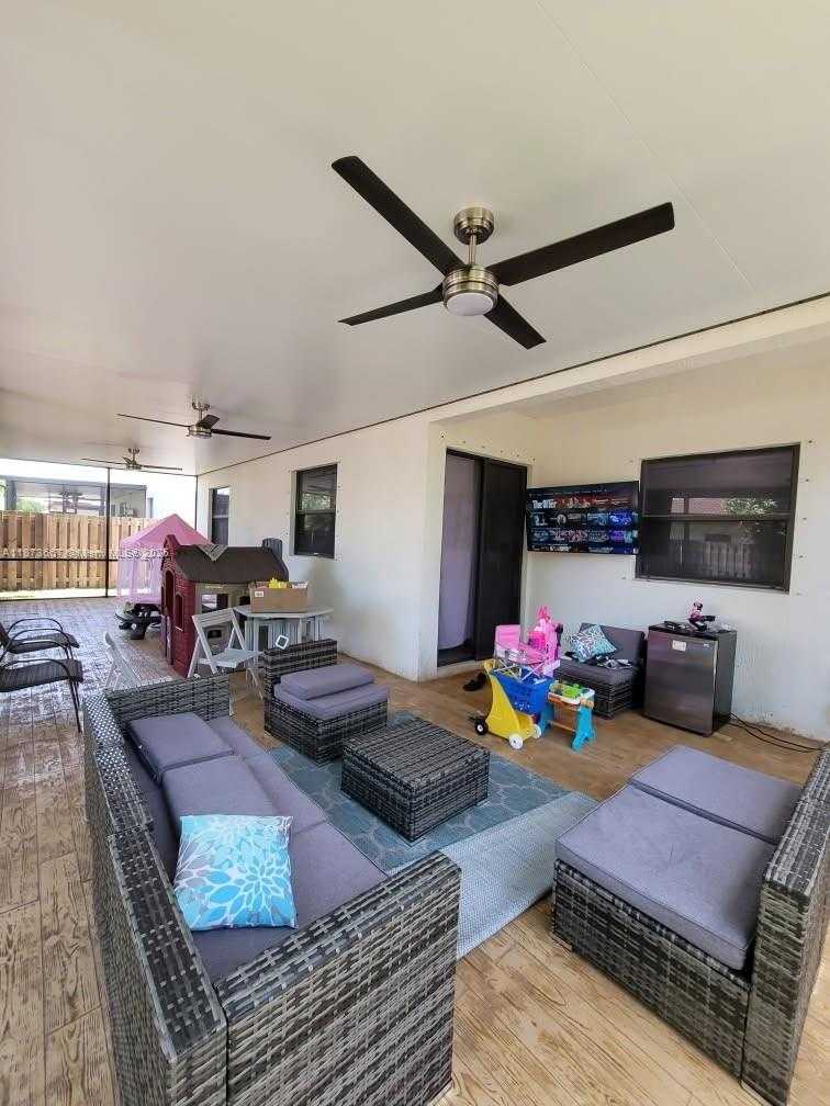 Small Image of 628 SOUTH EAST 37TH PL, Homestead Number 23