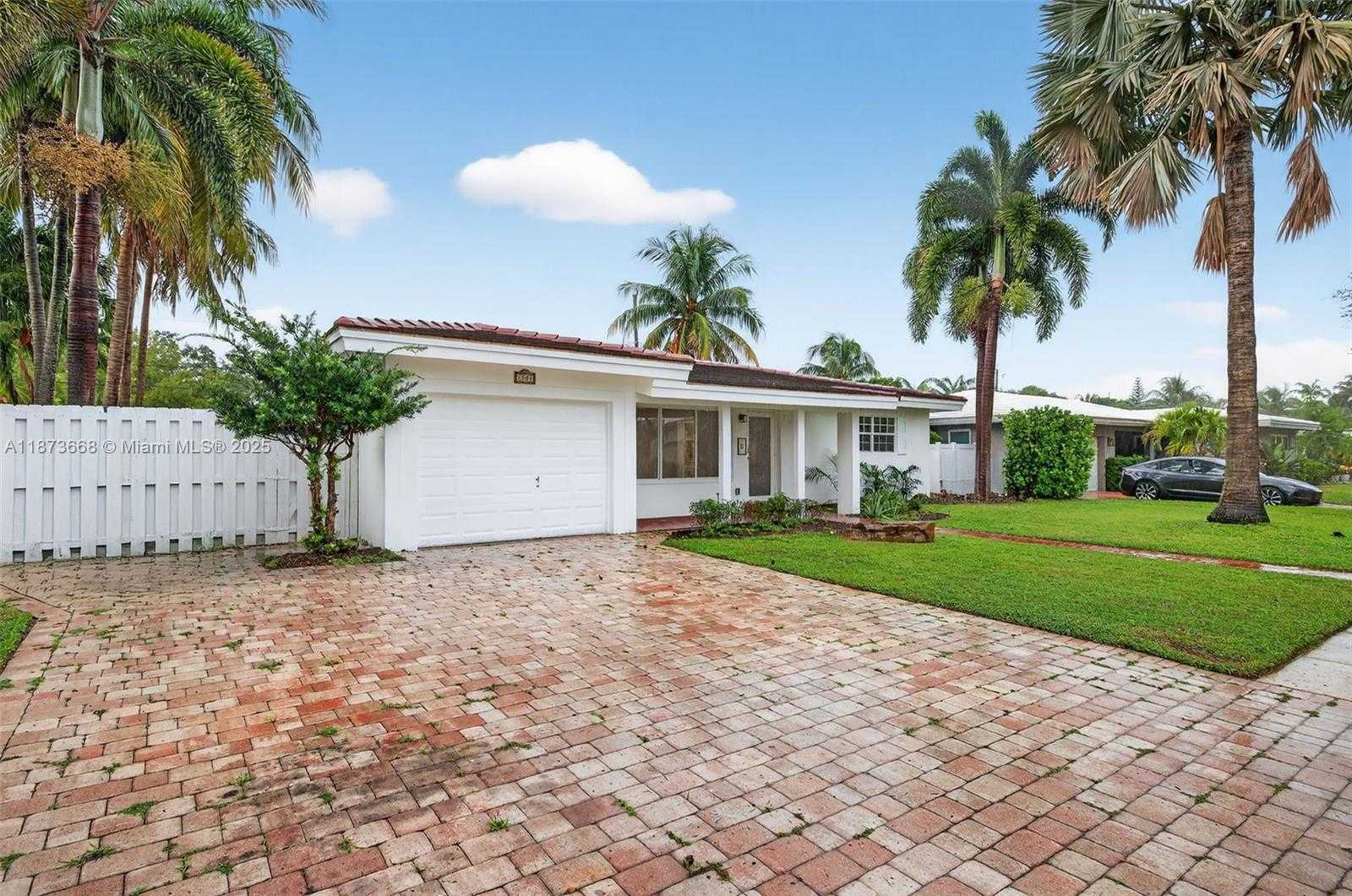 Small Image of 2201 NORTH EAST 52ND ST, Fort Lauderdale Number 2