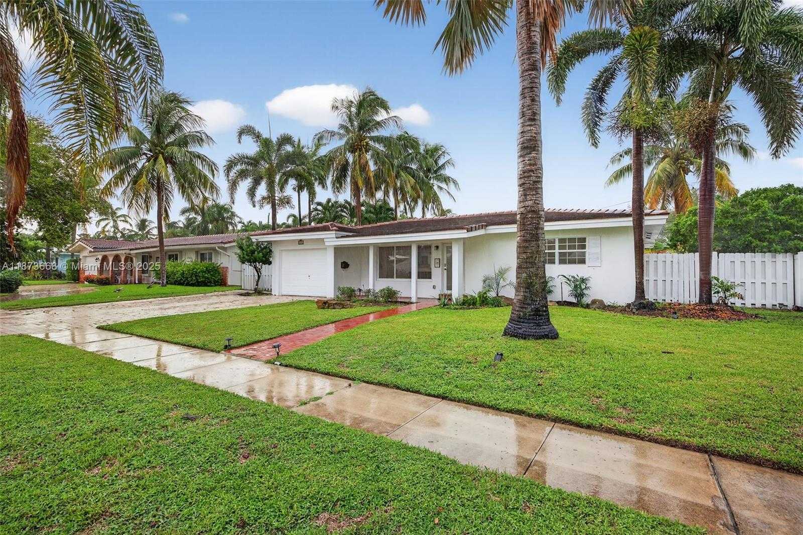 Small Image of 2201 NORTH EAST 52ND ST, Fort Lauderdale Number 3