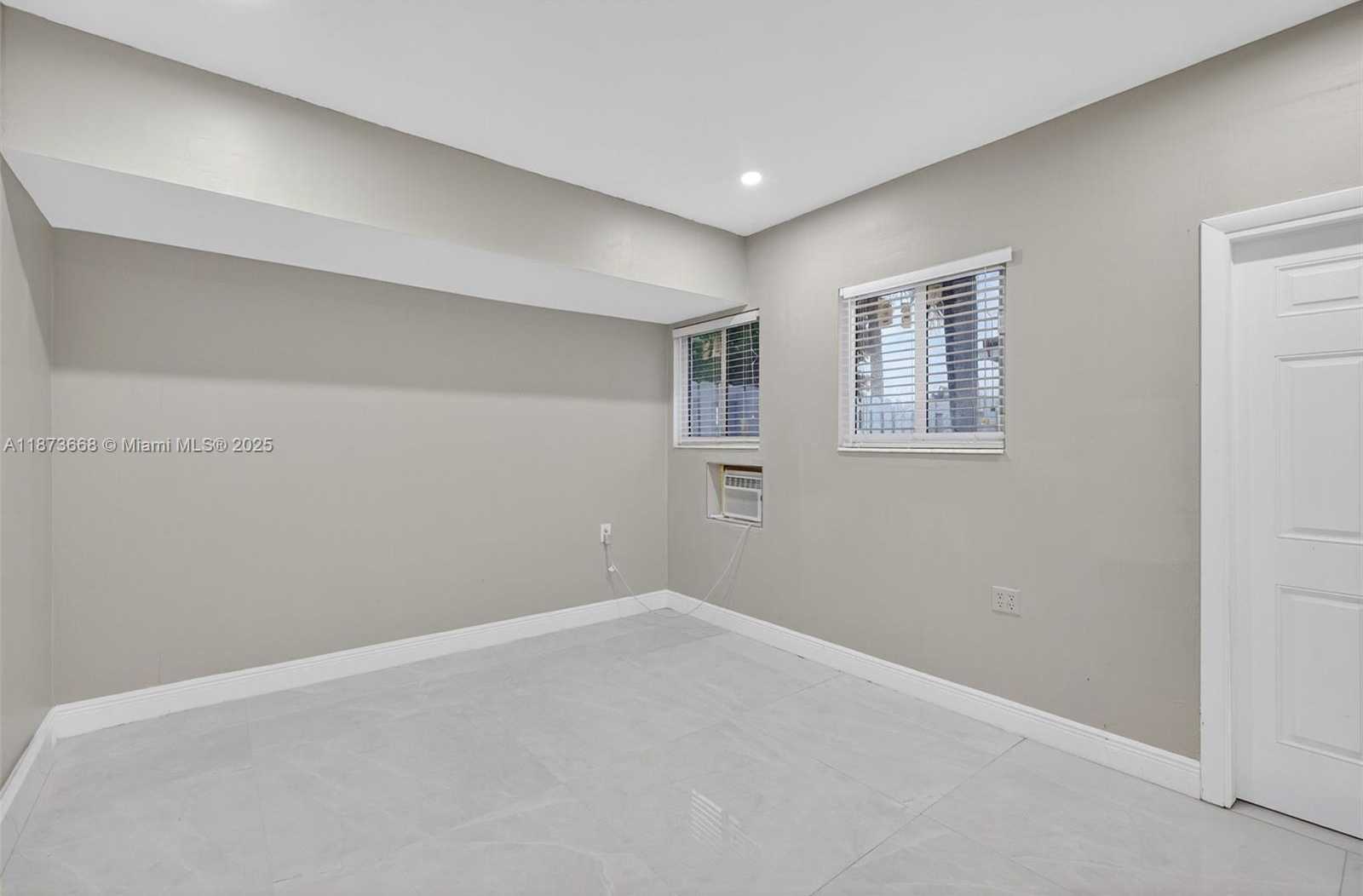 Small Image of 2201 NORTH EAST 52ND ST, Fort Lauderdale Number 51