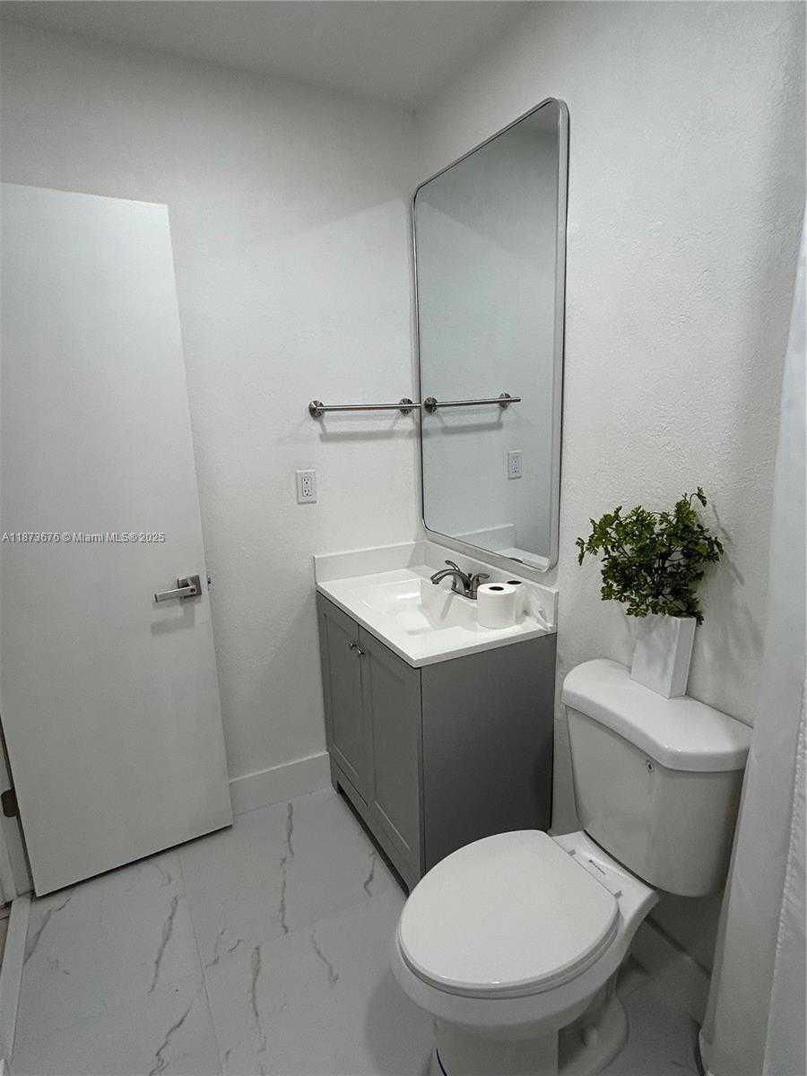 Small Image of 12024 SOUTH WEST 110TH ST CIR E #12024, Miami Number 11
