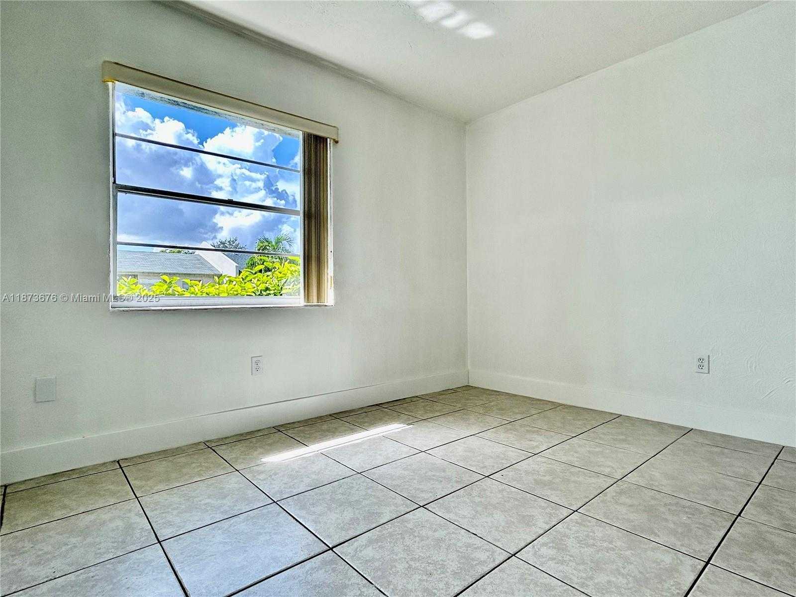 Small Image of 12024 SOUTH WEST 110TH ST CIR E #12024, Miami Number 14