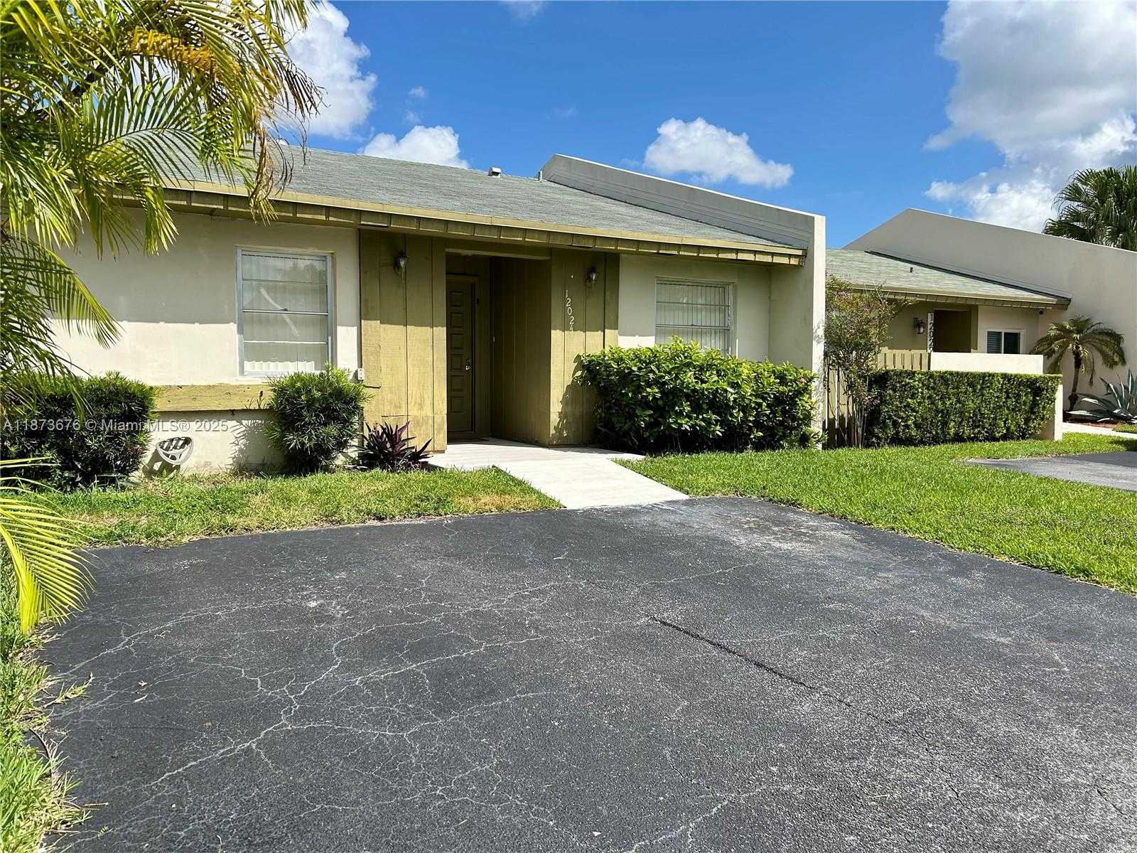 Small Image of 12024 SOUTH WEST 110TH ST CIR E #12024, Miami Number 2
