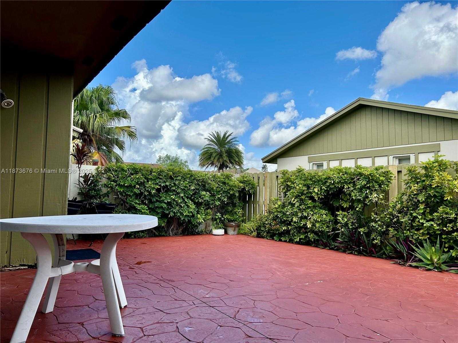 Small Image of 12024 SOUTH WEST 110TH ST CIR E #12024, Miami Number 22