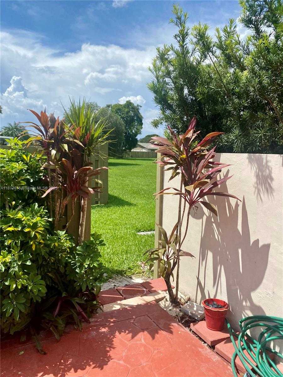 Small Image of 12024 SOUTH WEST 110TH ST CIR E #12024, Miami Number 25