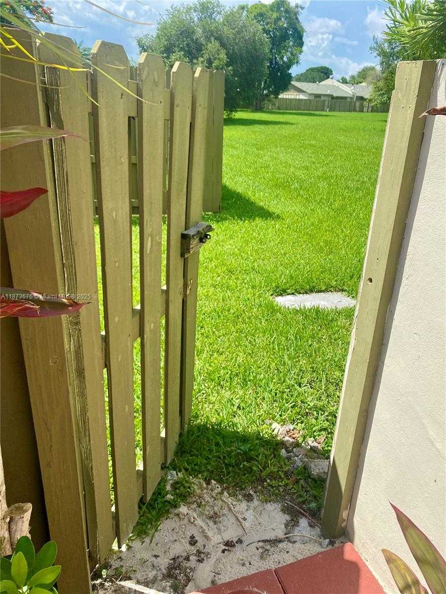 Small Image of 12024 SOUTH WEST 110TH ST CIR E #12024, Miami Number 26