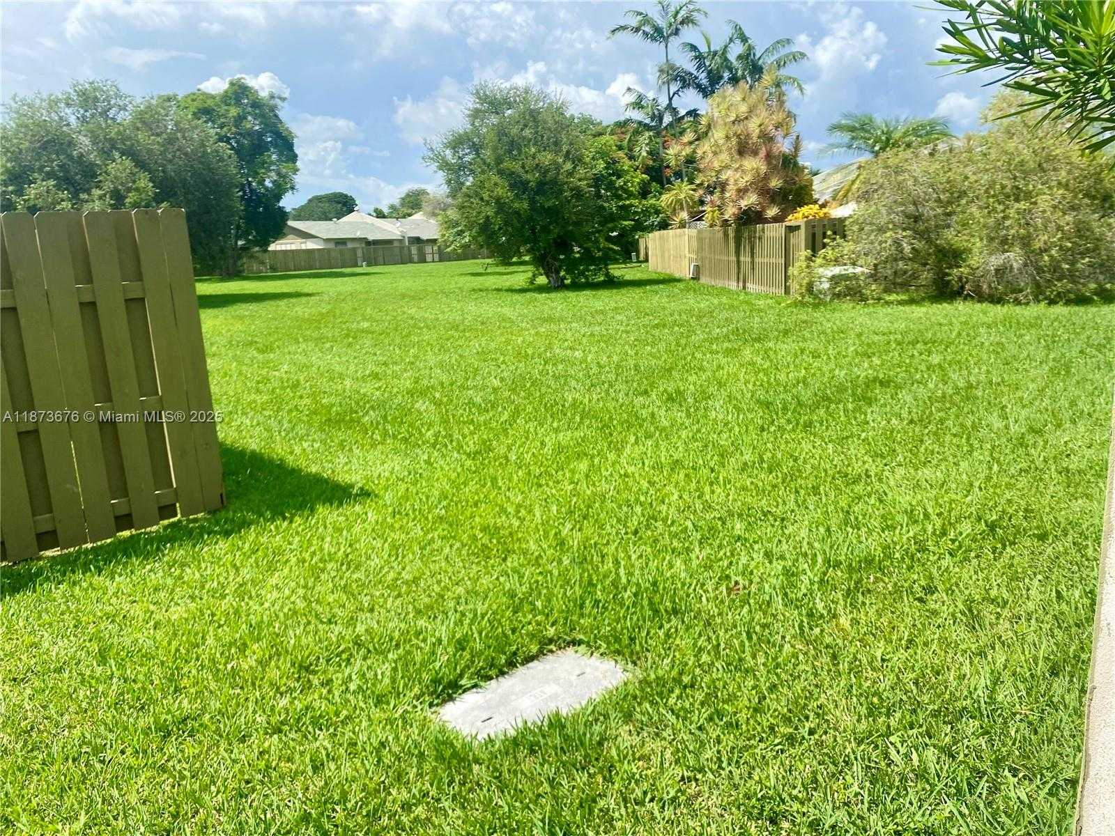 Small Image of 12024 SOUTH WEST 110TH ST CIR E #12024, Miami Number 27