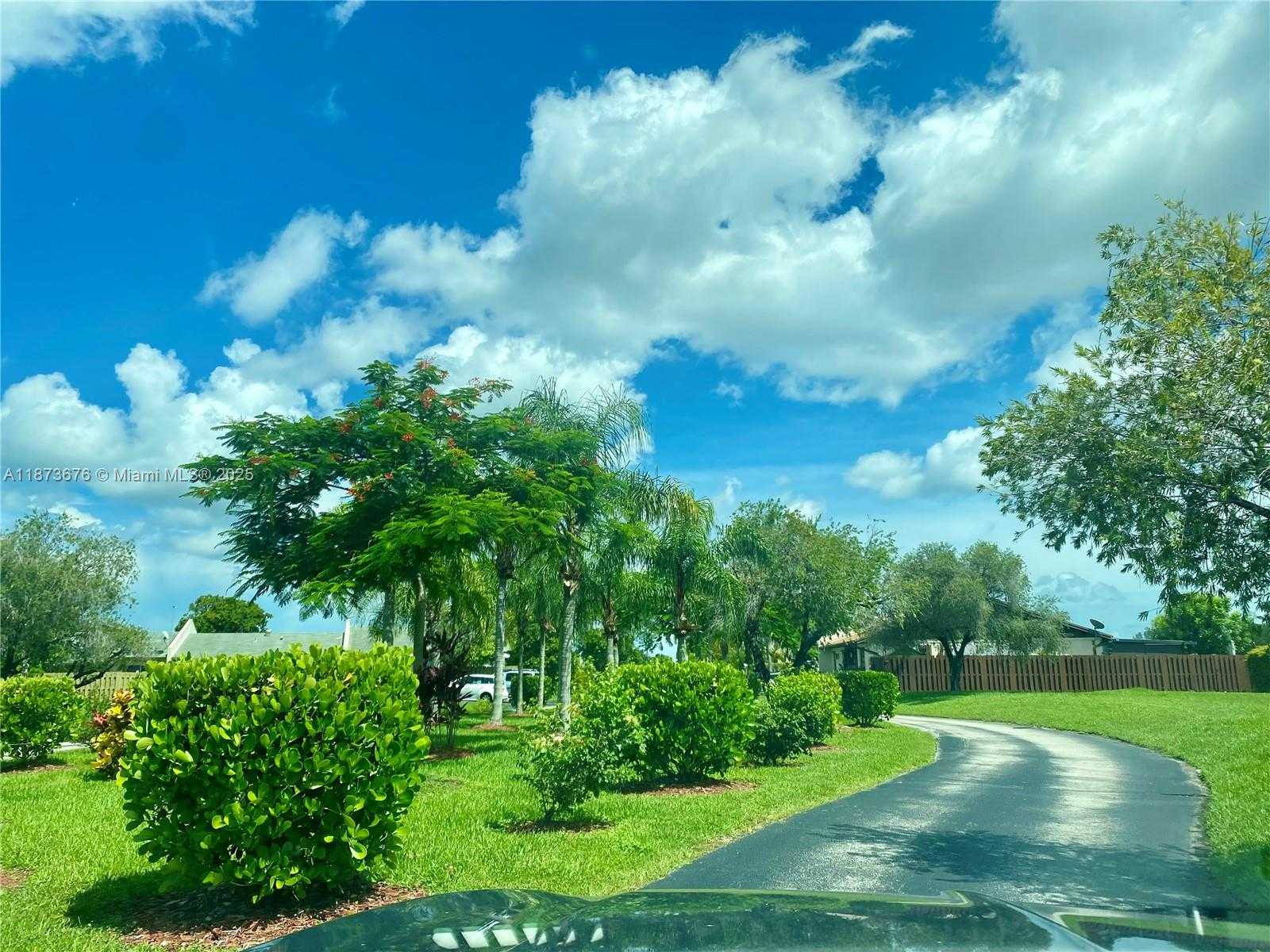 Small Image of 12024 SOUTH WEST 110TH ST CIR E #12024, Miami Number 28