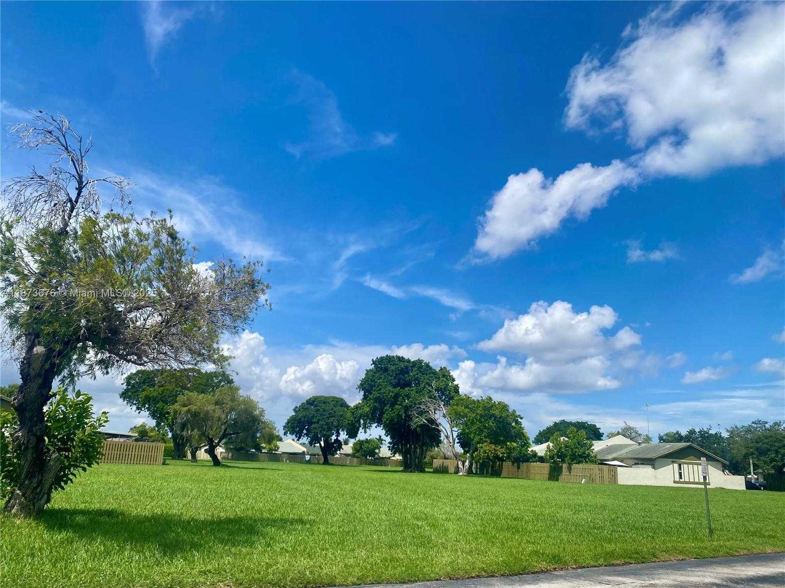 Small Image of 12024 SOUTH WEST 110TH ST CIR E #12024, Miami Number 29