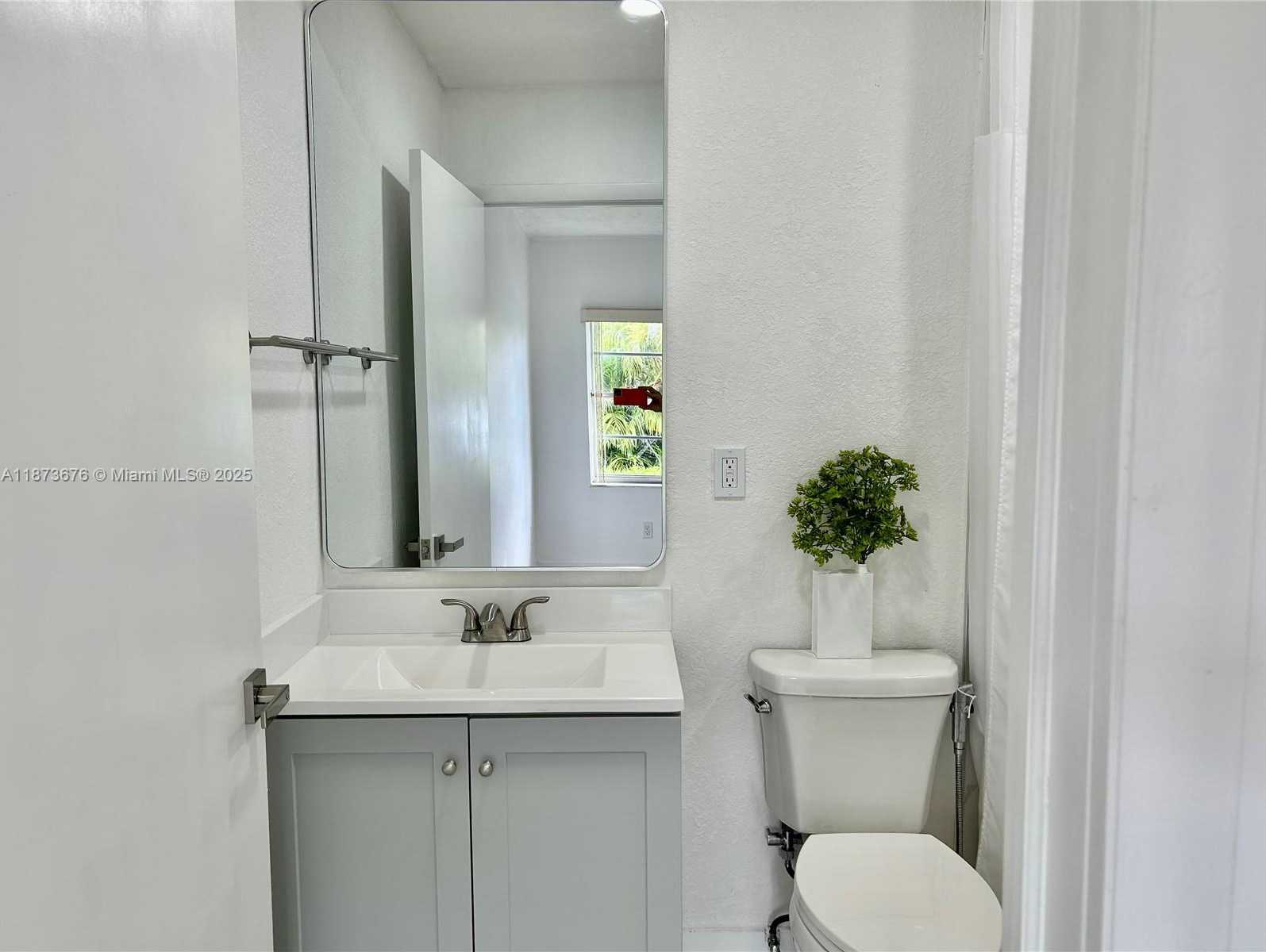 Small Image of 12024 SOUTH WEST 110TH ST CIR E #12024, Miami Number 5
