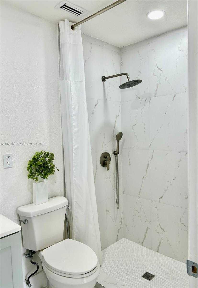 Small Image of 12024 SOUTH WEST 110TH ST CIR E #12024, Miami Number 6