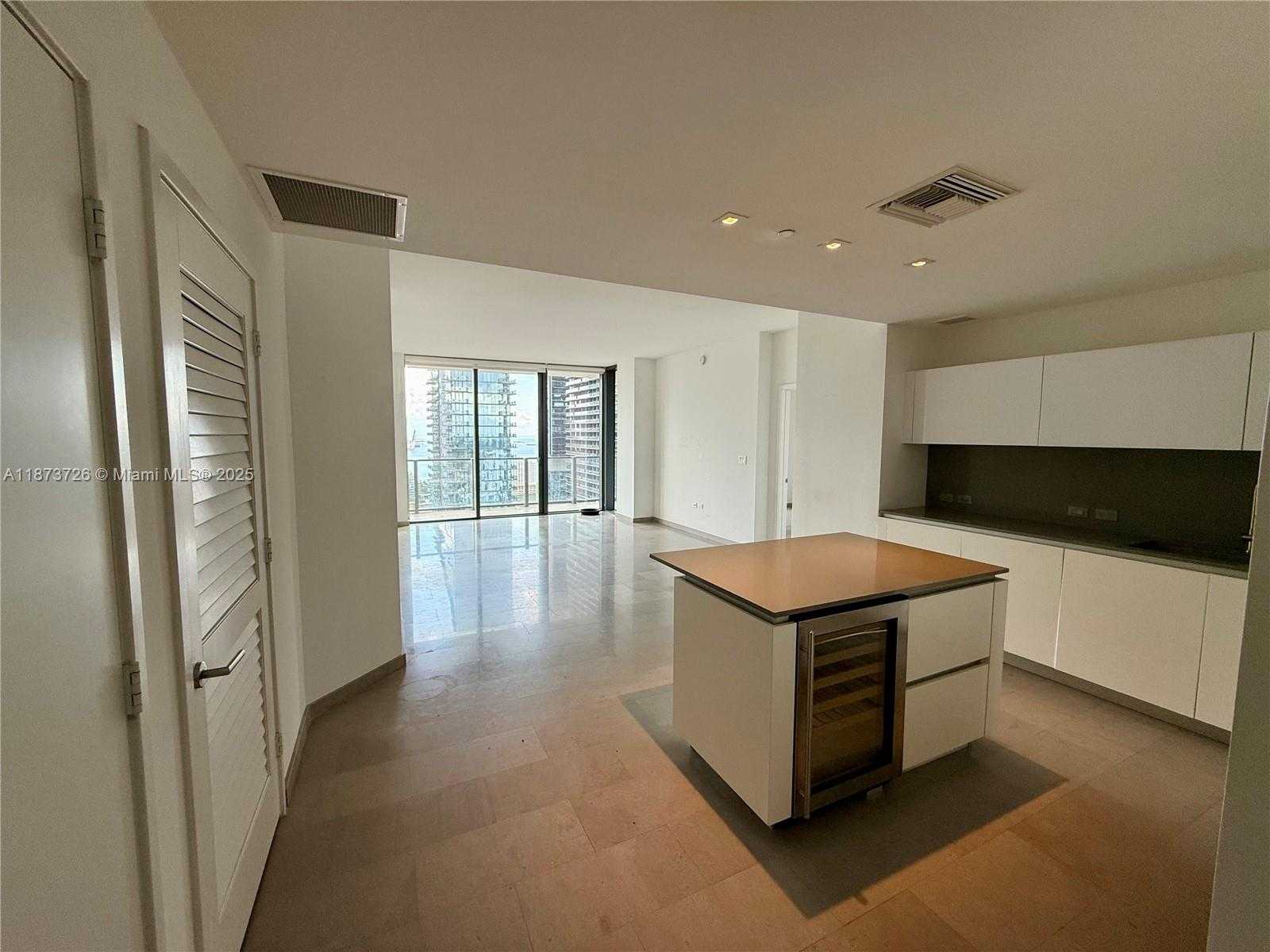 Small Image of 88 SE 7th St, Miami, FL 33131, USA Number 2