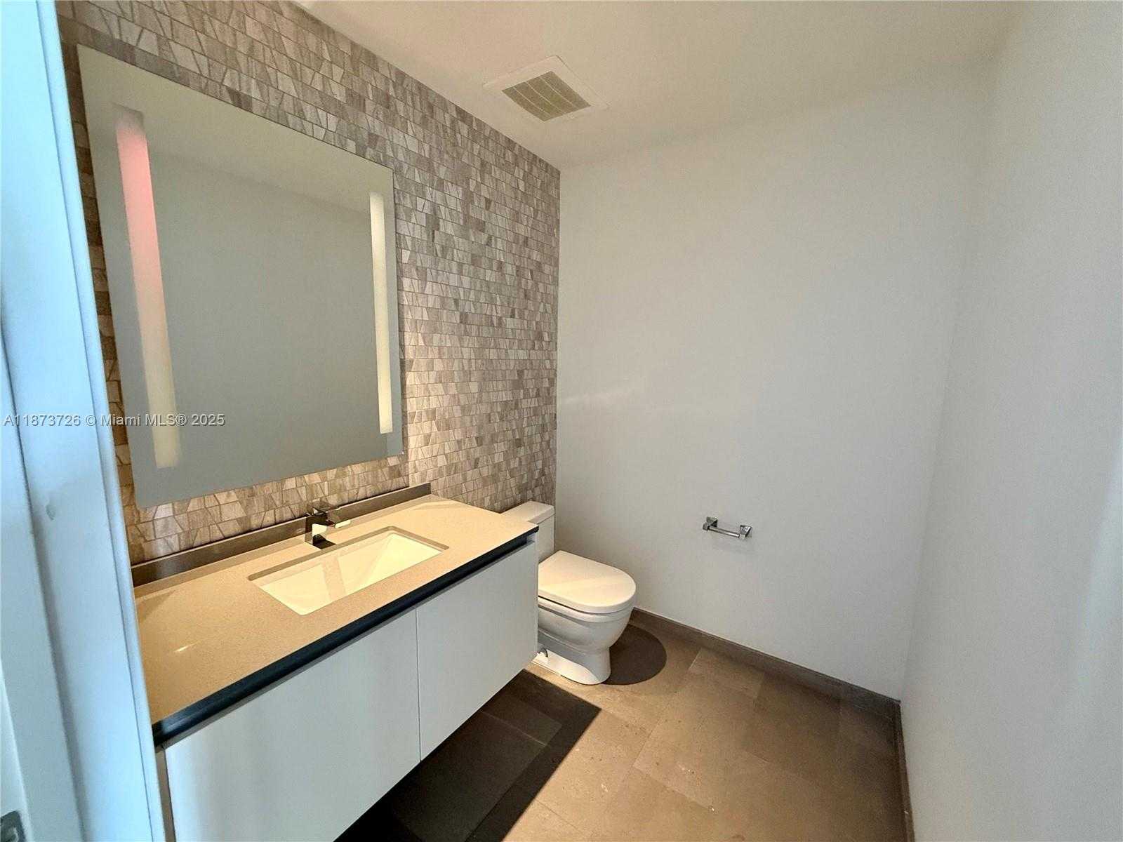 Small Image of 88 SE 7th St, Miami, FL 33131, USA Number 4