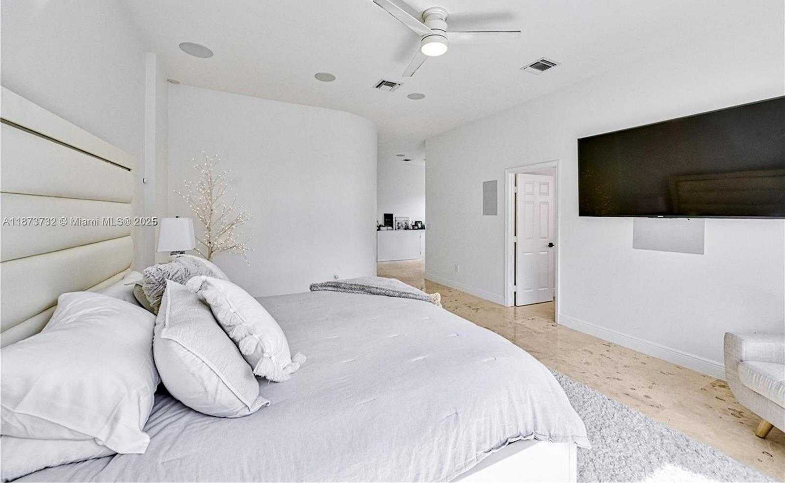 Small Image of 1500 SOUTH WEST 171ST TER, Pembroke Pines Number 22
