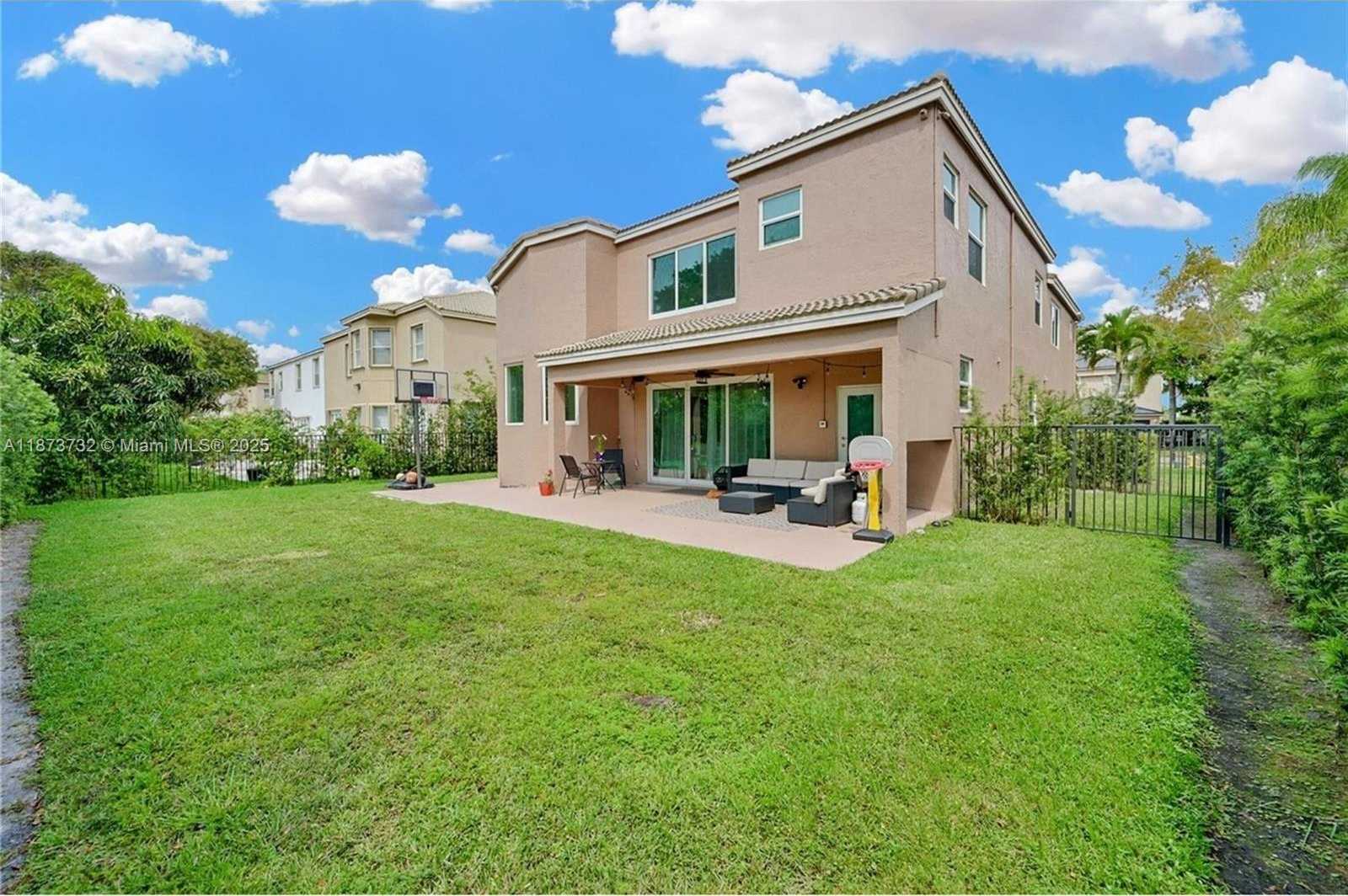 Small Image of 1500 SOUTH WEST 171ST TER, Pembroke Pines Number 43