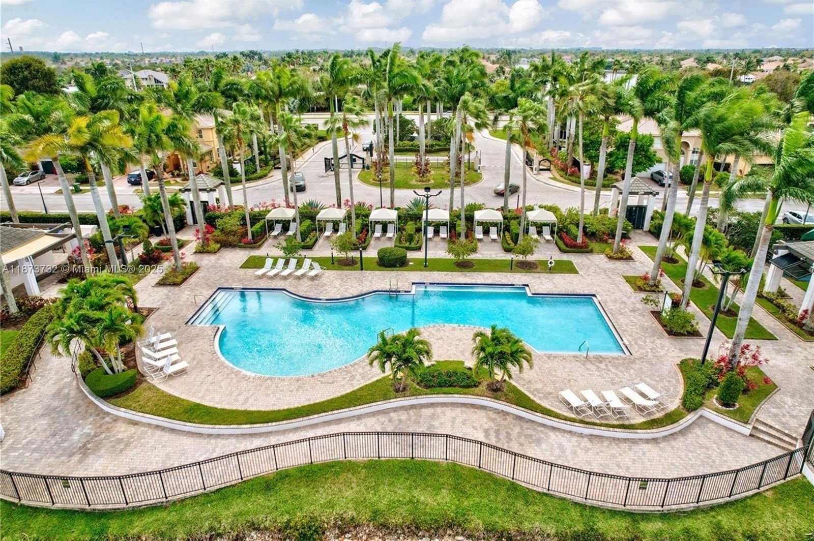 Small Image of 1500 SOUTH WEST 171ST TER, Pembroke Pines Number 47