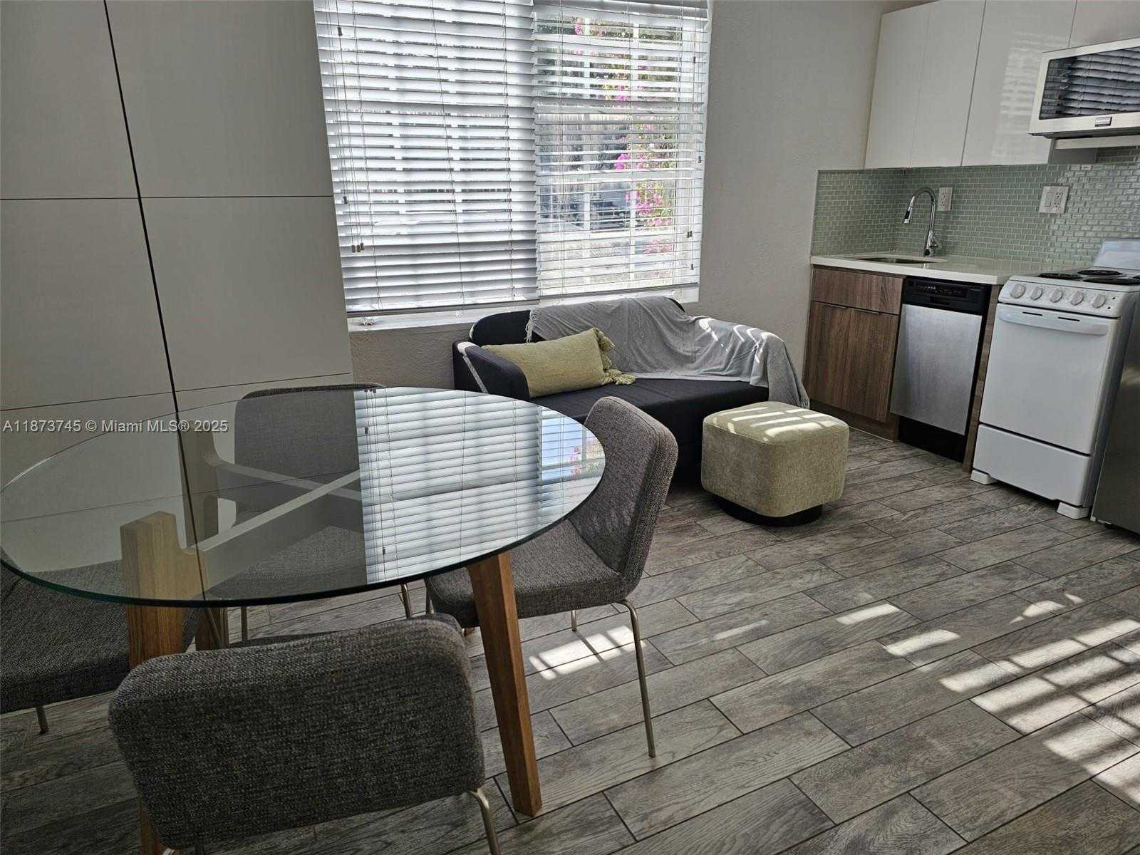 Small Image of 741 15TH ST #1, Miami Beach Number 2