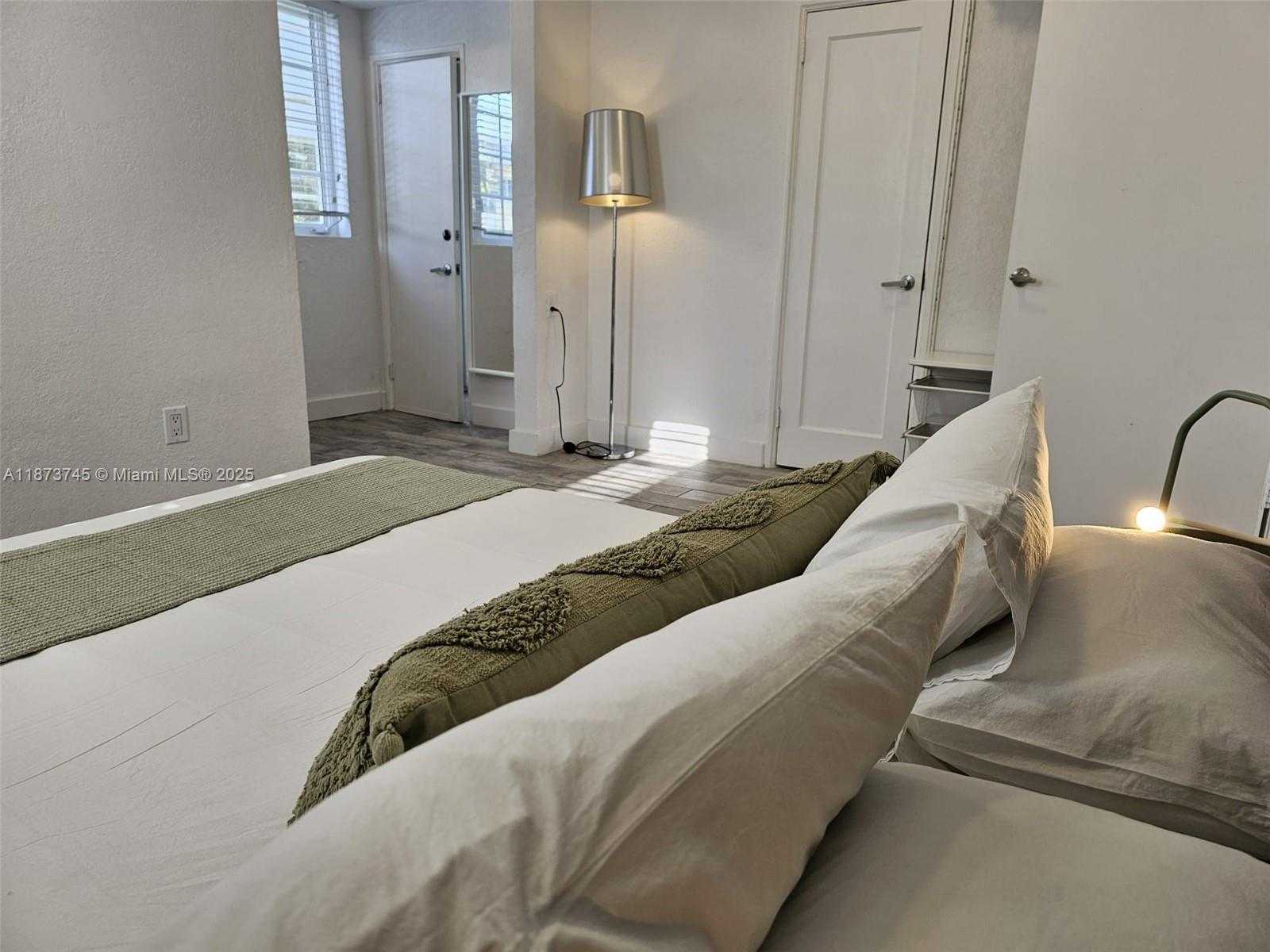 Small Image of 741 15TH ST #1, Miami Beach Number 21