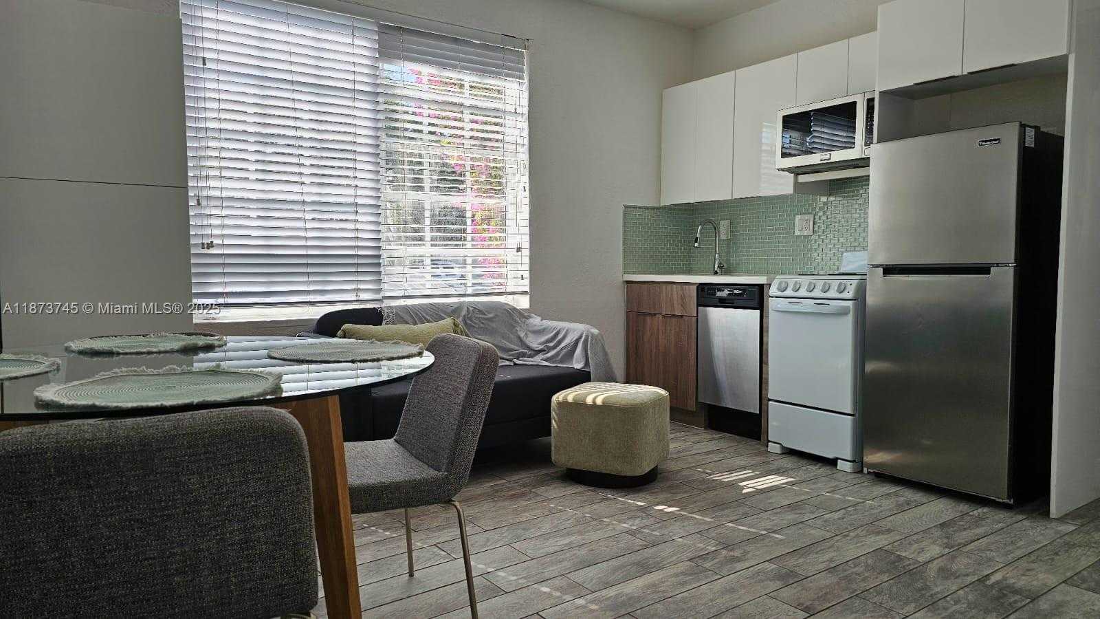 Small Image of 741 15TH ST #1, Miami Beach Number 3