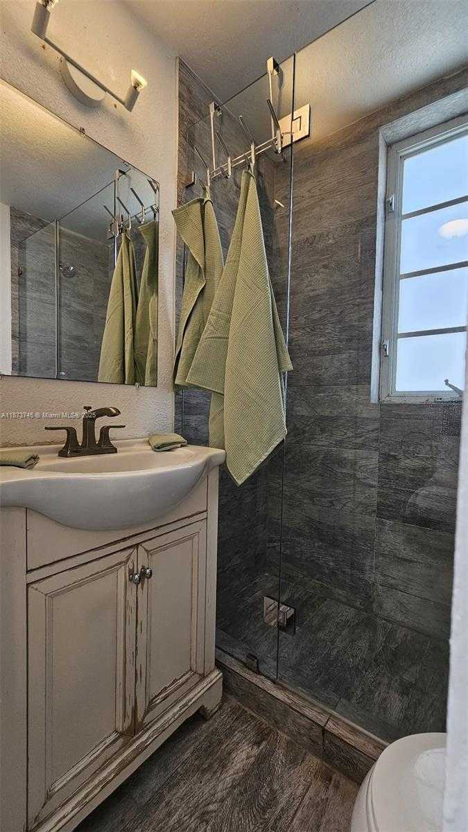 Small Image of 741 15TH ST #1, Miami Beach Number 31