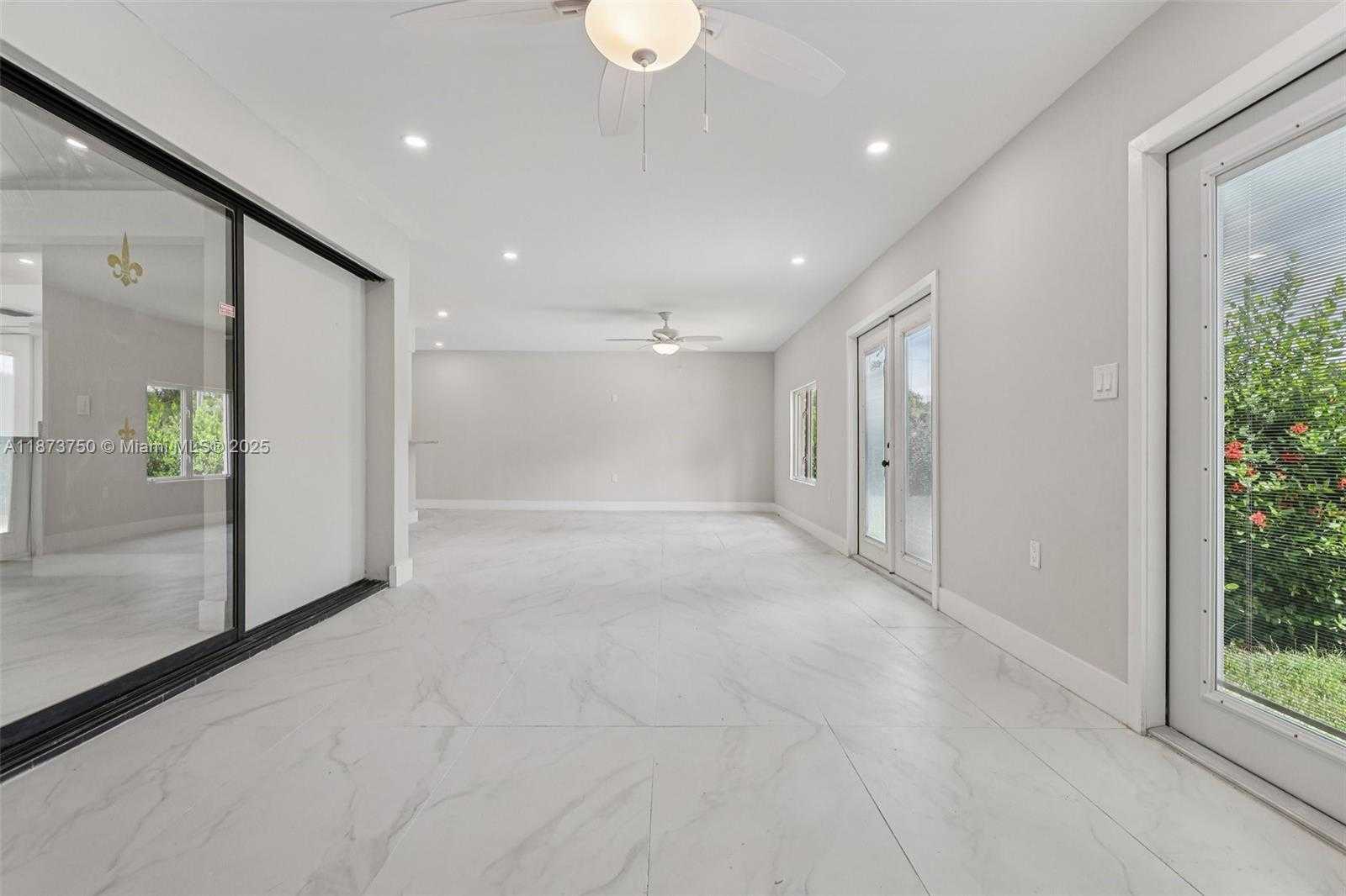 Small Image of 20 WEST TROPICAL WAY, Plantation Number 11