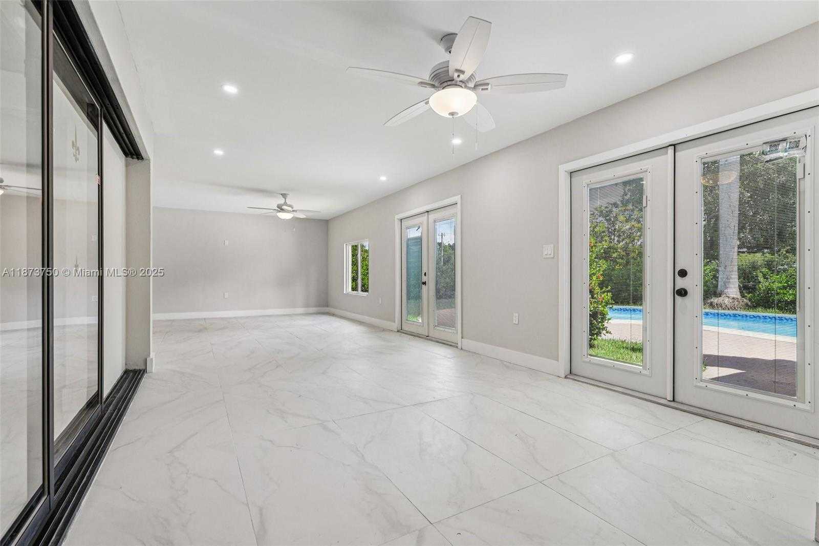 Small Image of 20 WEST TROPICAL WAY, Plantation Number 12