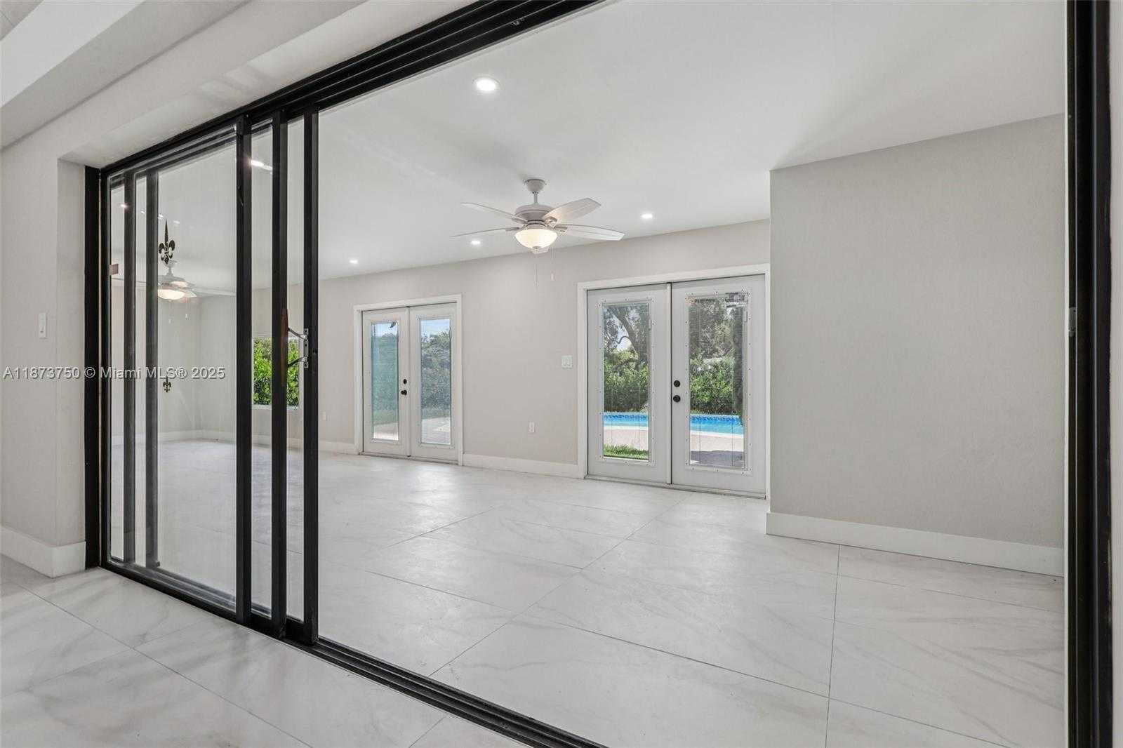 Small Image of 20 WEST TROPICAL WAY, Plantation Number 14