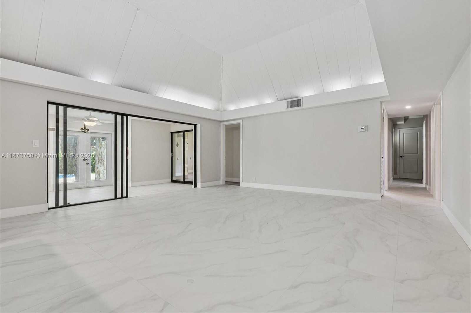 Small Image of 20 WEST TROPICAL WAY, Plantation Number 15