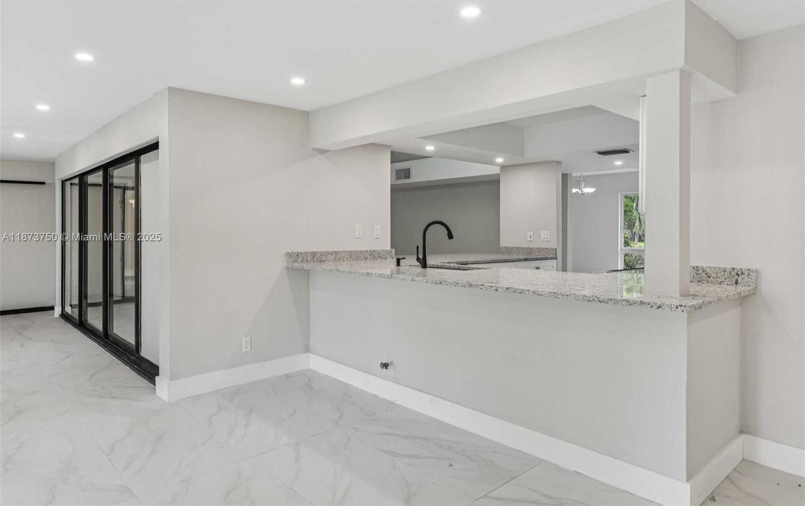 Small Image of 20 WEST TROPICAL WAY, Plantation Number 16