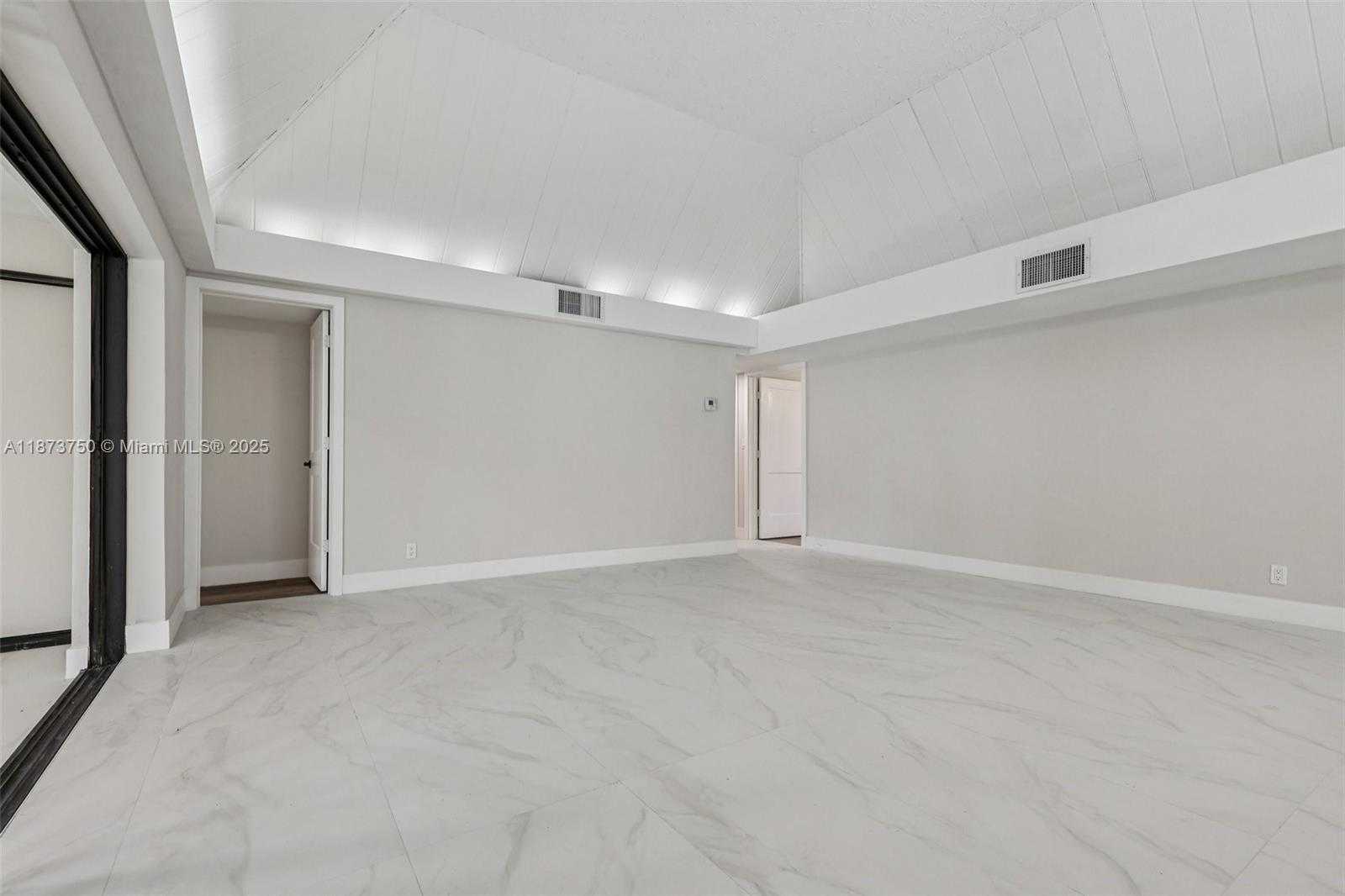 Small Image of 20 WEST TROPICAL WAY, Plantation Number 17