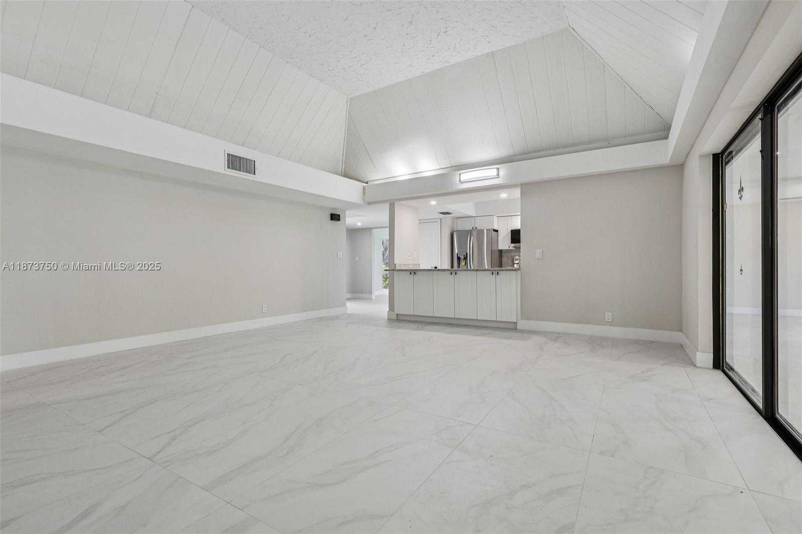 Small Image of 20 WEST TROPICAL WAY, Plantation Number 18