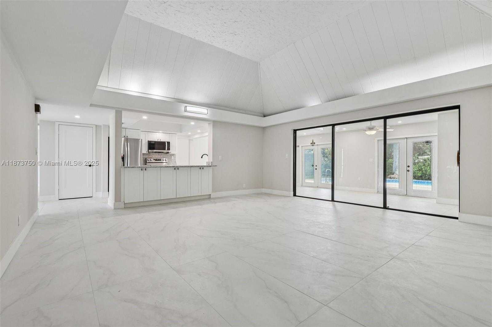 Small Image of 20 WEST TROPICAL WAY, Plantation Number 19