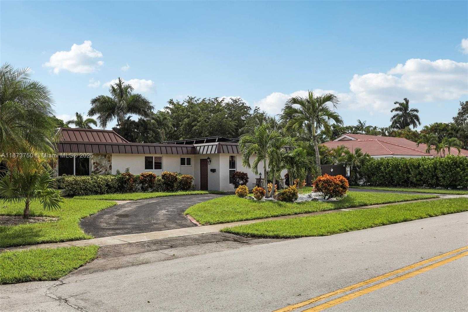 Small Image of 20 WEST TROPICAL WAY, Plantation Number 2