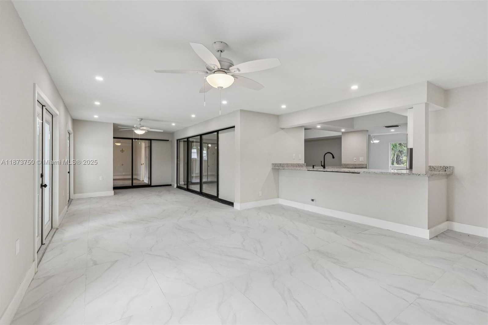 Small Image of 20 WEST TROPICAL WAY, Plantation Number 22