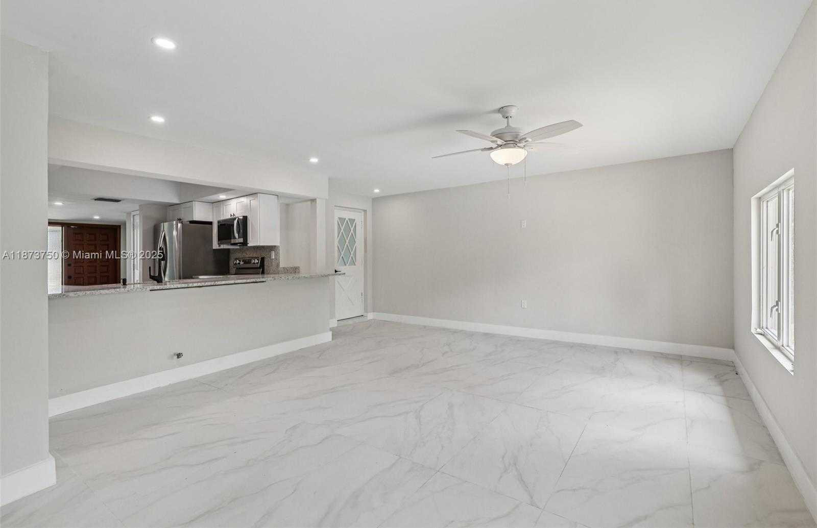 Small Image of 20 WEST TROPICAL WAY, Plantation Number 24