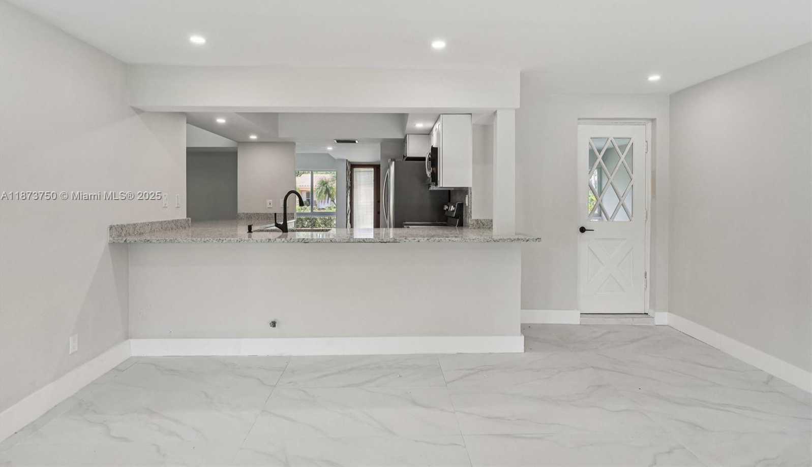 Small Image of 20 WEST TROPICAL WAY, Plantation Number 25