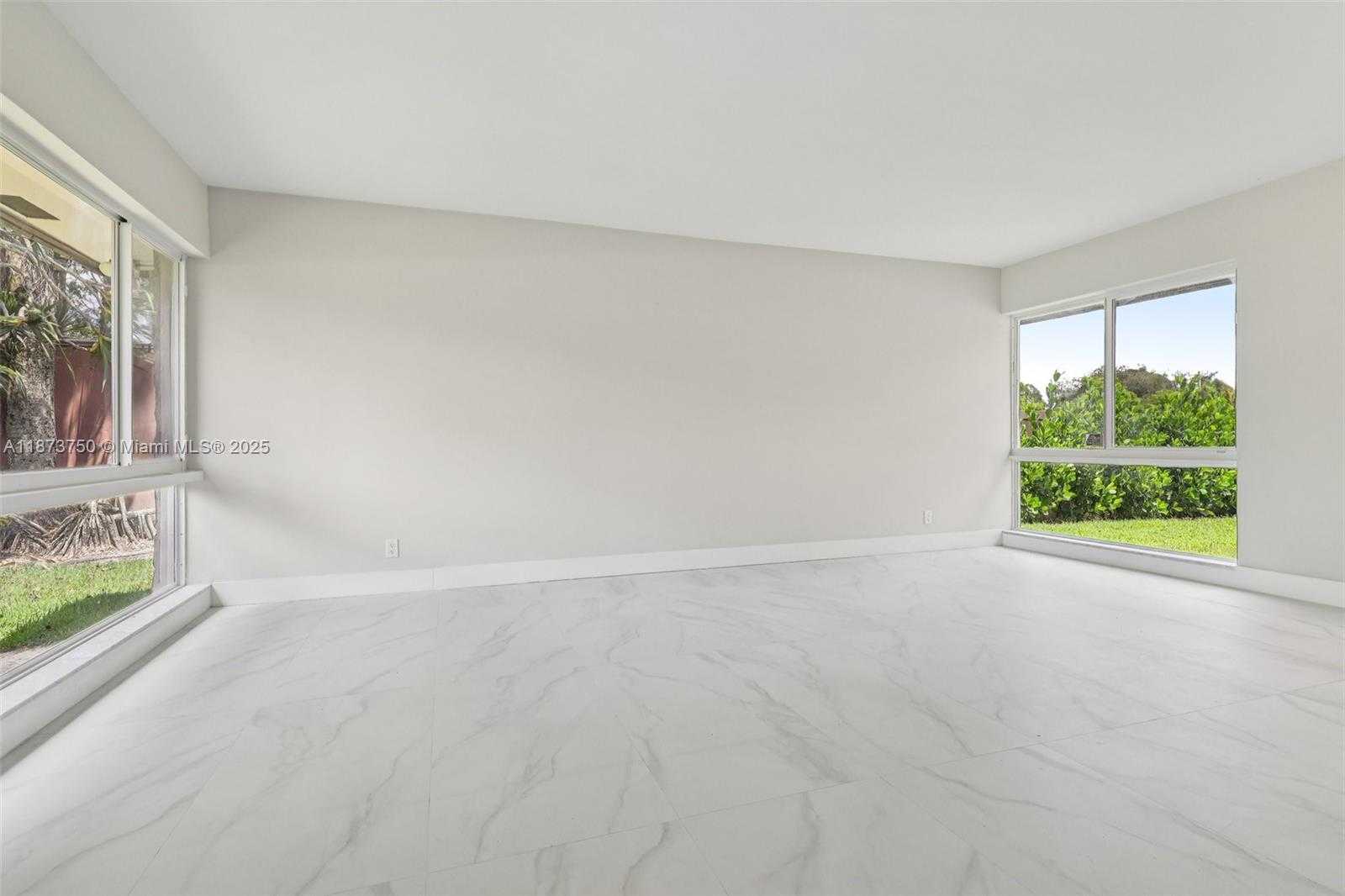 Small Image of 20 WEST TROPICAL WAY, Plantation Number 27