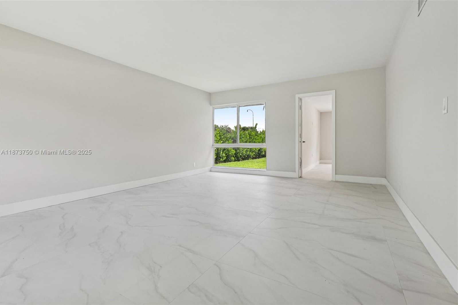 Small Image of 20 WEST TROPICAL WAY, Plantation Number 28