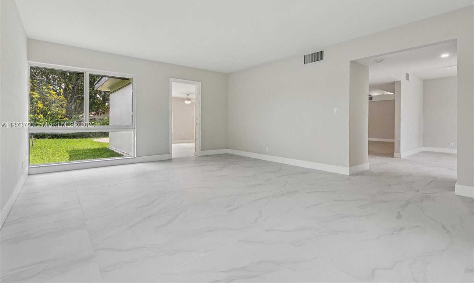 Small Image of 20 WEST TROPICAL WAY, Plantation Number 29