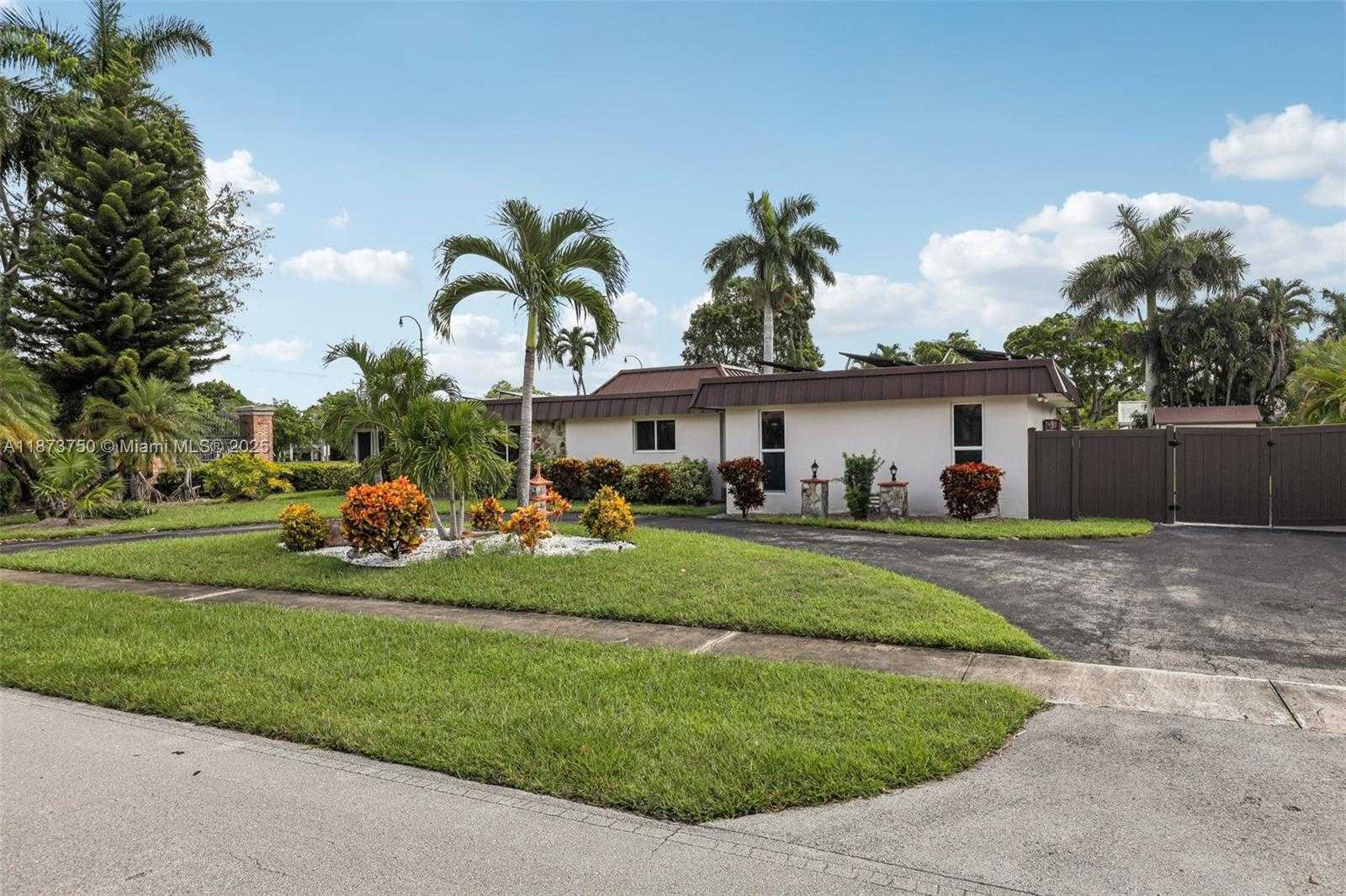 Small Image of 20 WEST TROPICAL WAY, Plantation Number 3