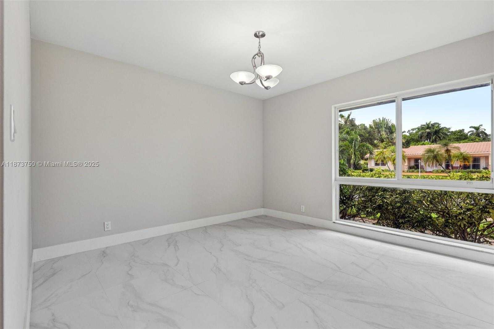 Small Image of 20 WEST TROPICAL WAY, Plantation Number 32