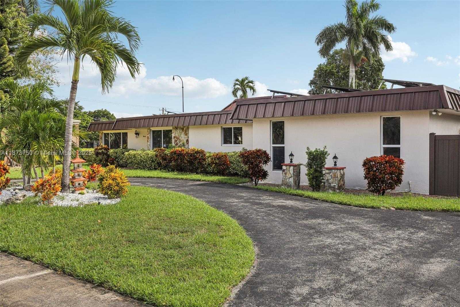 Small Image of 20 WEST TROPICAL WAY, Plantation Number 4